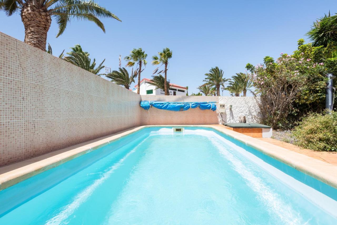 Home2Book Quiet Villa With Private Pool Triquivijate Exterior photo