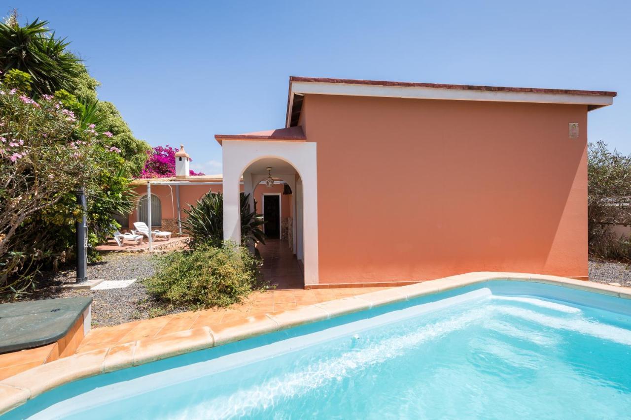 Home2Book Quiet Villa With Private Pool Triquivijate Exterior photo