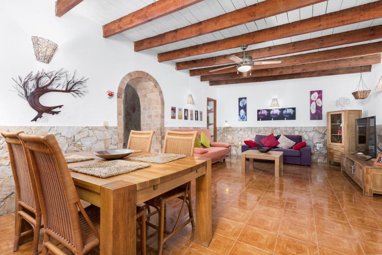 Home2Book Quiet Villa With Private Pool Triquivijate Exterior photo