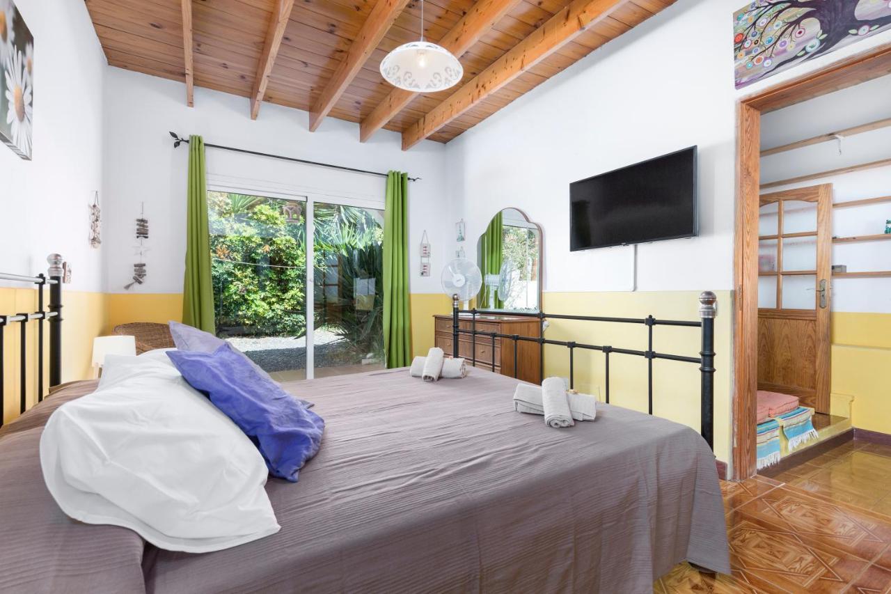 Home2Book Quiet Villa With Private Pool Triquivijate Exterior photo