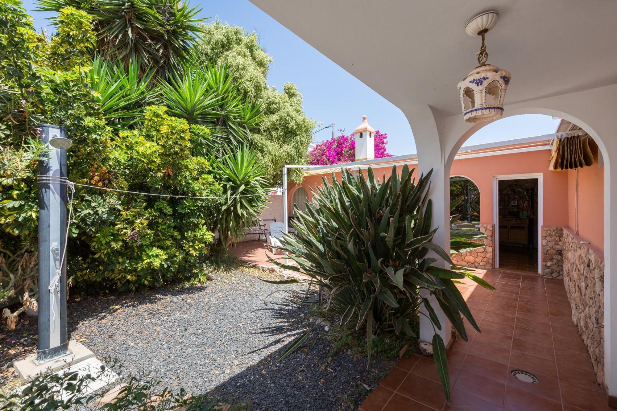 Home2Book Quiet Villa With Private Pool Triquivijate Exterior photo